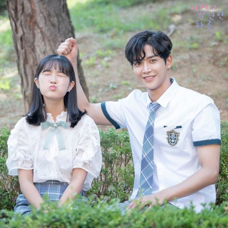 14 Potret Seru Drama Korea Extraordinary You di Balik Layar