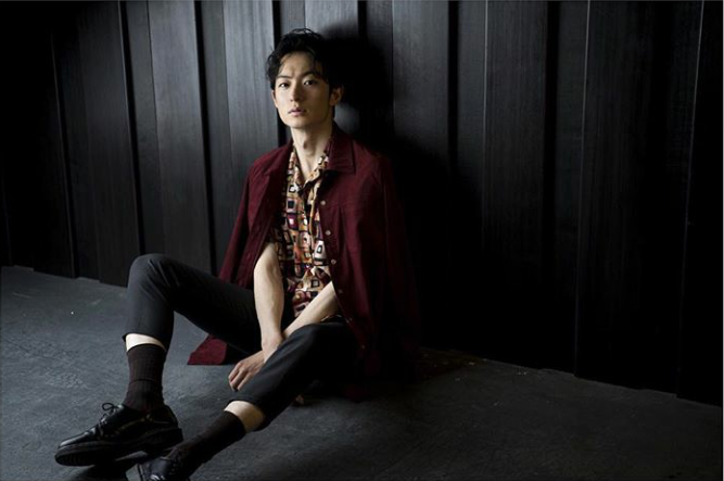 Inilah 10 Potret Keren Shogo Hama Aktor Jepang Pemeran Lupin Blue