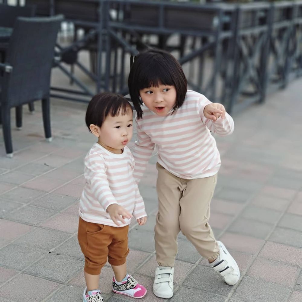 Anak Kecil Stylish & Cerdas, 11 Gaya OOTD ala Kirana yang Bisa Ditiru