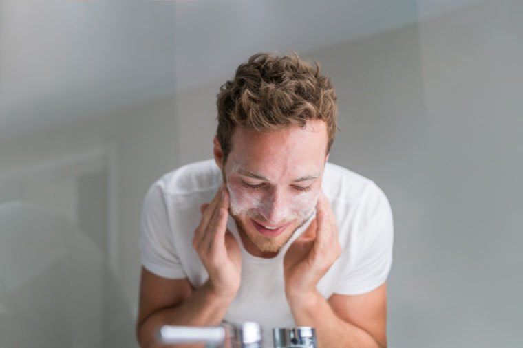 8 Step Perawatan Wajah Pagi-Malam untuk Pria, Jangan Cuma Cuci Muka