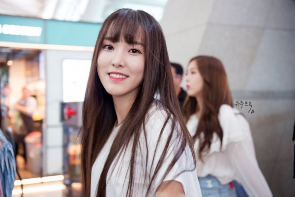 12 Potret Manis Yuju, Main Vocalist GFriend yang Bersuara Emas