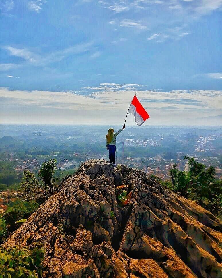 5 Gunung di Bogor yang Memanjakan Mata beserta Rutenya, Uji Adrenalin