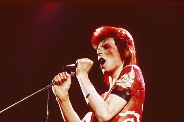 Walau Hits, 7 Lagu Ini Pernah Dilarang Diputar karena Alasan yang Aneh