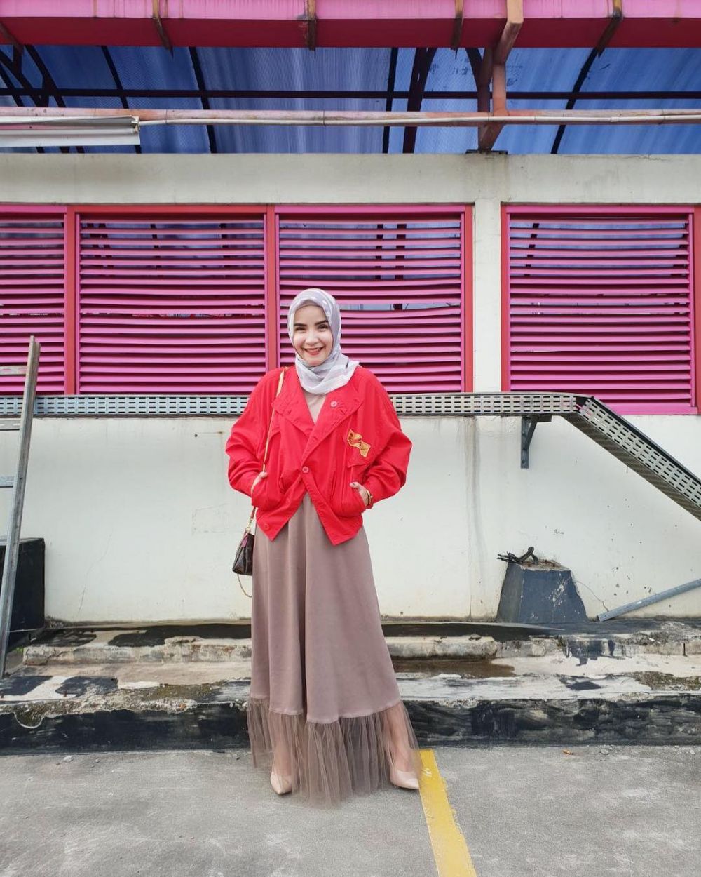 Gak Norak 10 Inspirasi OOTD Hijab Warna Cerah ala Tasya 