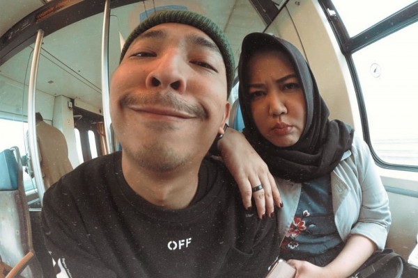 Jauh dari Kata Romantis, 10 Postingan Kocak Risa Saraswati & Dimas