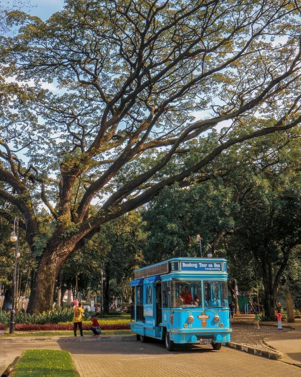 Sedang Bosan? 5 Taman Kota Bandung Ini Cocok untuk Hangout Sore Hari