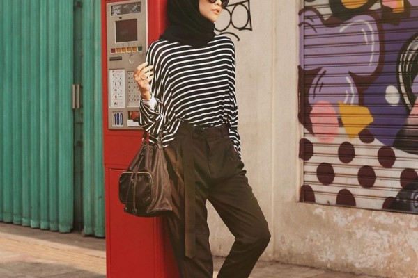 Ini 10 Ide Styling Gaya Hijab Berkelas ala Selebgram Vira Tandia