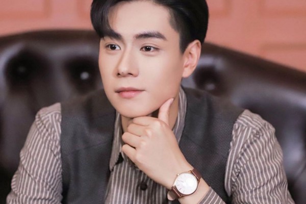 Bikin Jatuh Cinta, 9 Potret Hu Yi Tian yang Makin Berkarisma