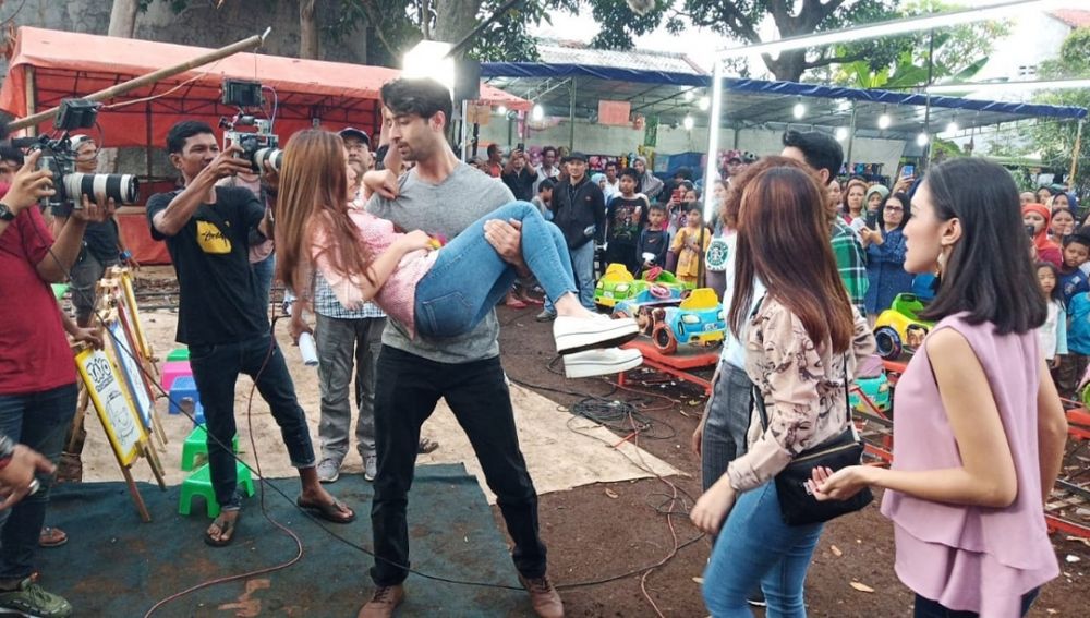 Dipenuhi Adegan Manis, 10 Potret Ayu Ting Ting dan Shaheer Syuting FTV