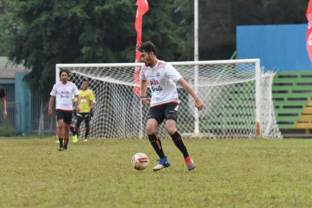 10 Potret Achmad Megantara, Aktor yang Pesonanya Bikin Hati Deg-degan