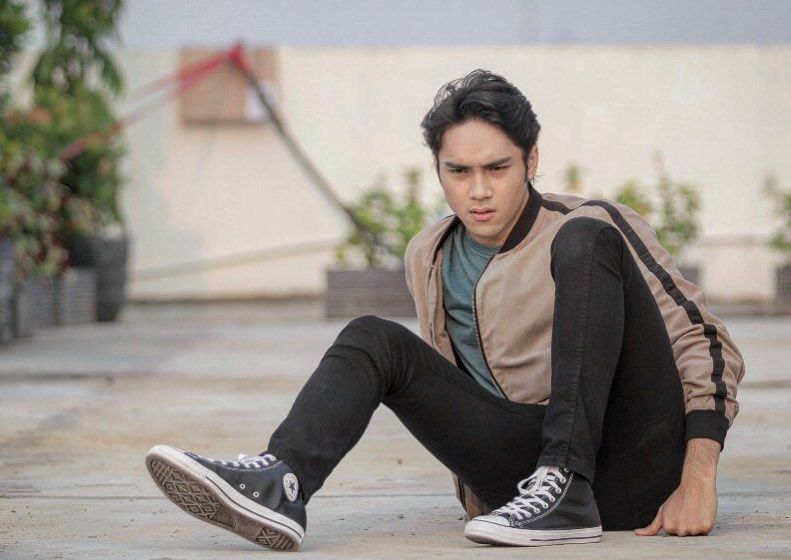 10 Potret Achmad Megantara, Aktor yang Pesonanya Bikin Hati Deg-degan