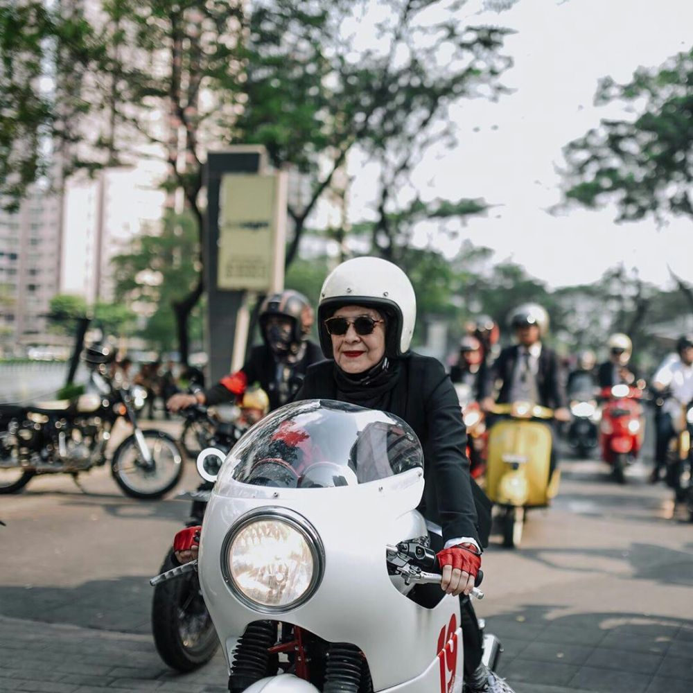 Fantastis 11 Gambar Lucu Nenek Naik Motor Richa Gambar