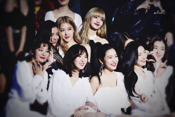 10 Potret Pertemanan Idol KPop Ini Digadang Bisa Hentikan Fanwars!