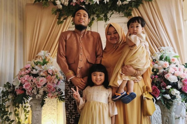 5 Gaya Parenting Retno Hening Urus Dua Buah Hati, Patut Diteladani!