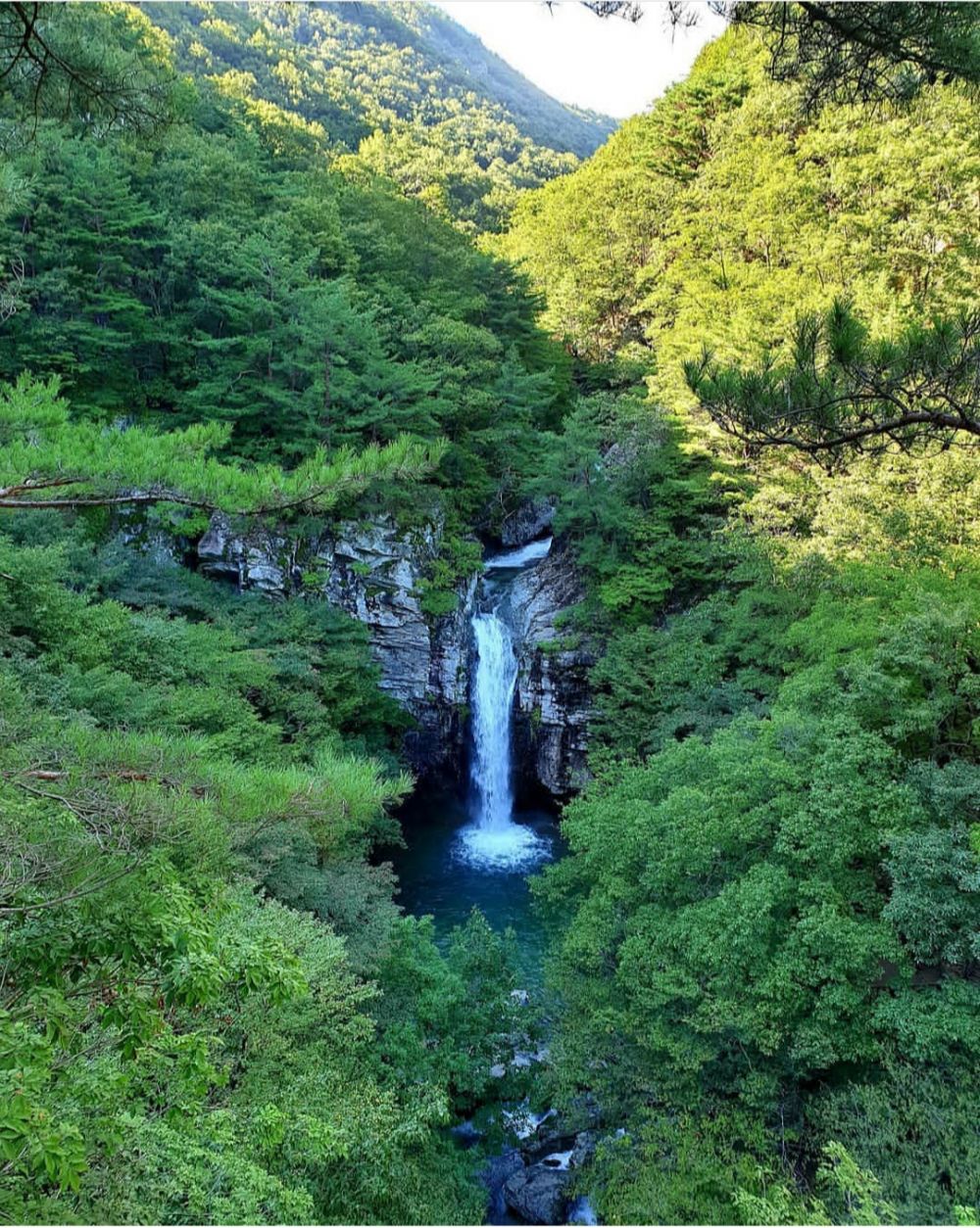 5 Pesona Air Terjun Terindah di Korea Selatan, Cocok Buat Hunting Foto