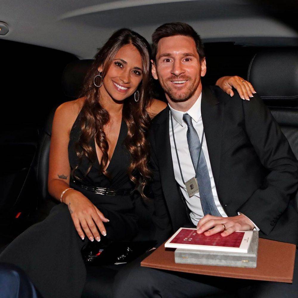 Disebut Cinta Sejati, 15 Potret Romantis Lionel Messi Bareng Istri