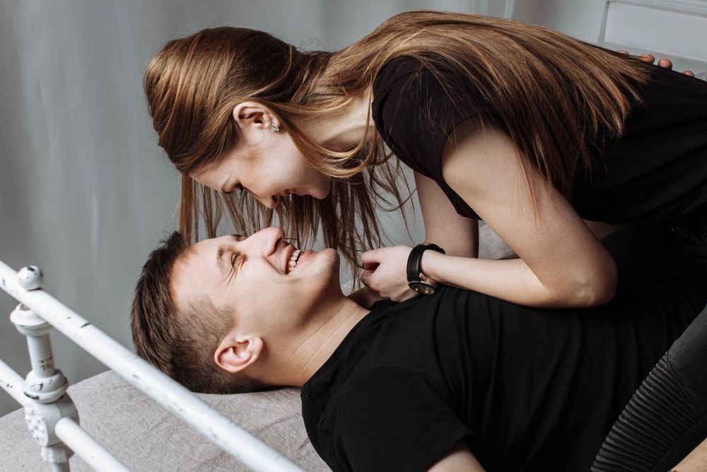 7 Cara Merayu Pasangan agar Mau Berhubungan Intim, Sulit Ditolak!