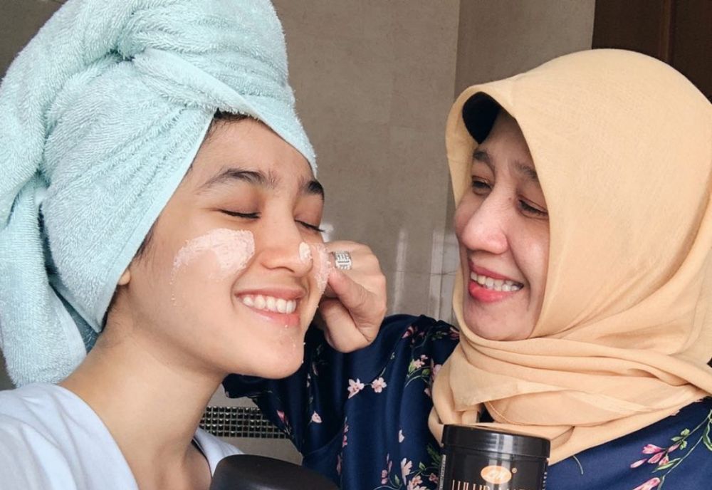 Mirip Banget, Intip 10 Potret Manis Kedekatan Cut Syifa dan Mama