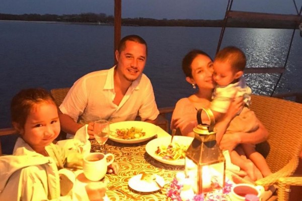 10 Potret Seru Liburan Happy Salma dan Keluarga di Pulau Menjangan