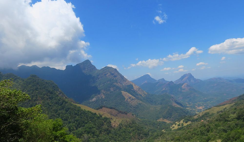 Hasil gambar untuk Melakukan Kegiatan Pendakian sri lanka