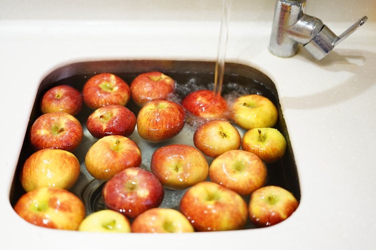 5 Cara Mencuci Buah dan Sayur Agar Bebas dari Ancaman Pestisida