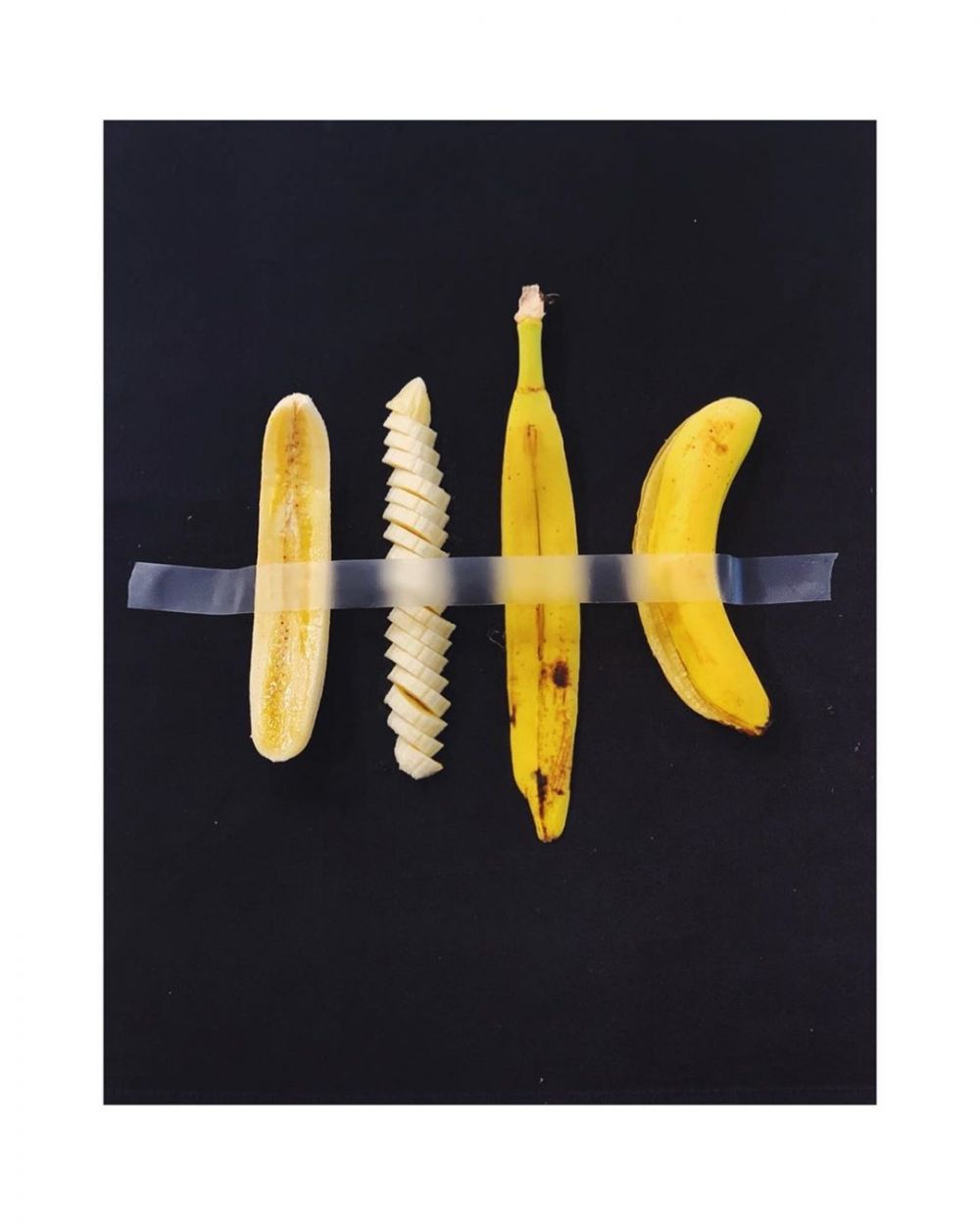 10 Foto Parodi Dari Cattelan's Banana, Seni Pisang Dilakban