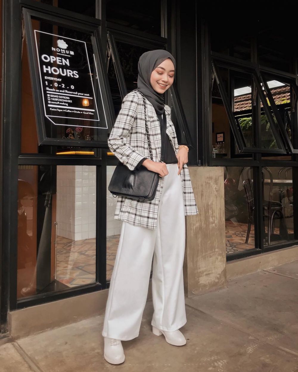 10 Ide Mix  And Match  Celana  Putih  ala Hijabers Meirani Amalia