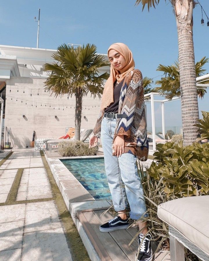 10 Inspirasi Hijab Gaya Bohemian nan Memesona, Tampil Beda Yuk!