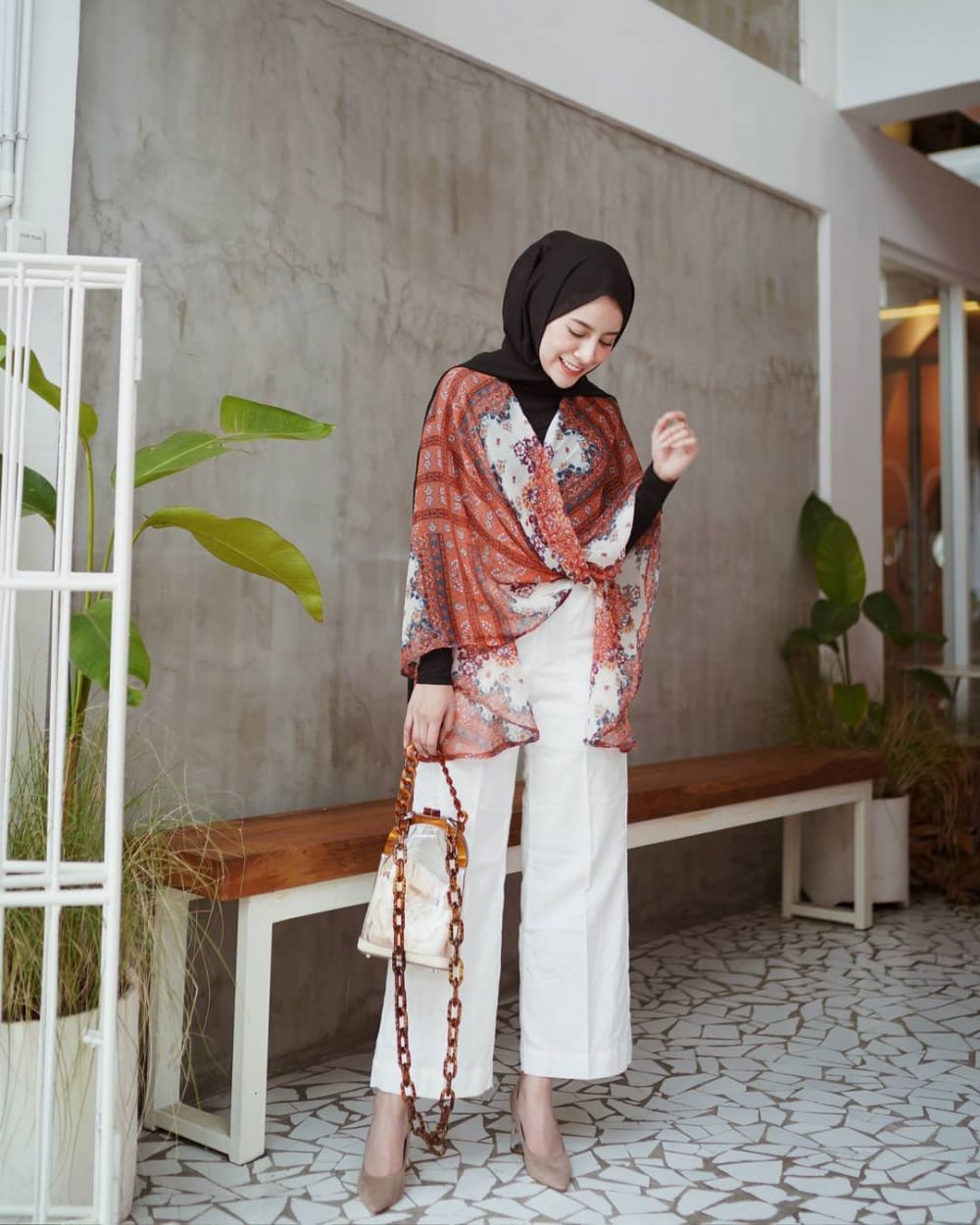 Ootd Baju Putih Celana Hitam Hijab - Style Kondangan Hijab Celana Kulot