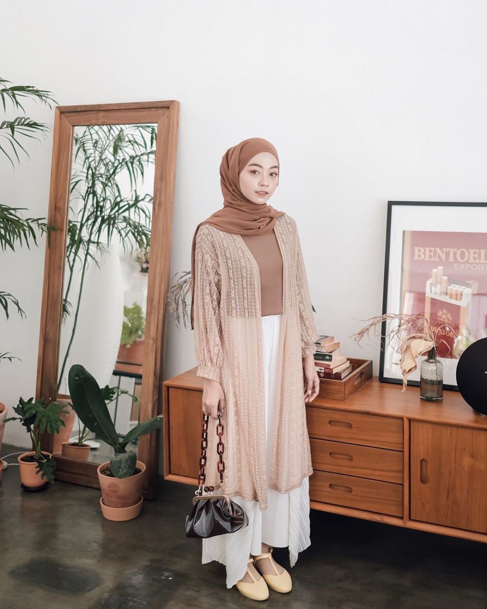 10 Ide Mix  And Match  Celana  Putih  ala Hijabers Meirani Amalia