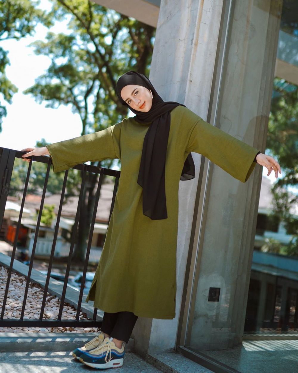 12 Ide Mix And Match Warna Army Hijab Ala Fashion Influencer Stunning