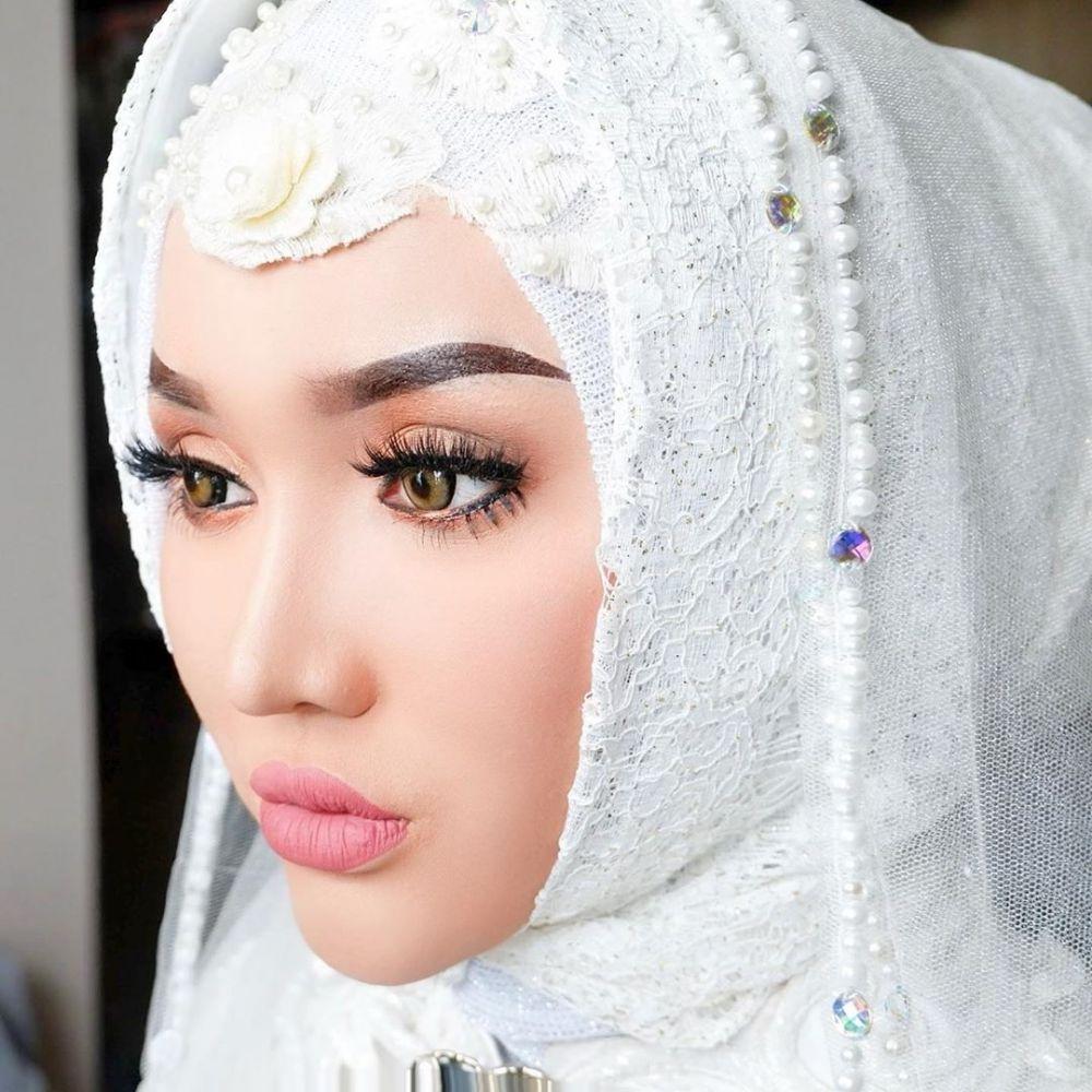 10 Potret Lucinta Luna Saat Berhijab, Bikin Pangling Banget!