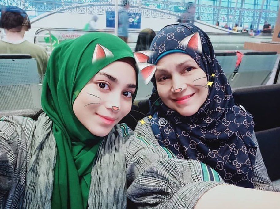 10 Potret Manis Uyaina Arshad Dan Ummi Like Mother Like Daughter