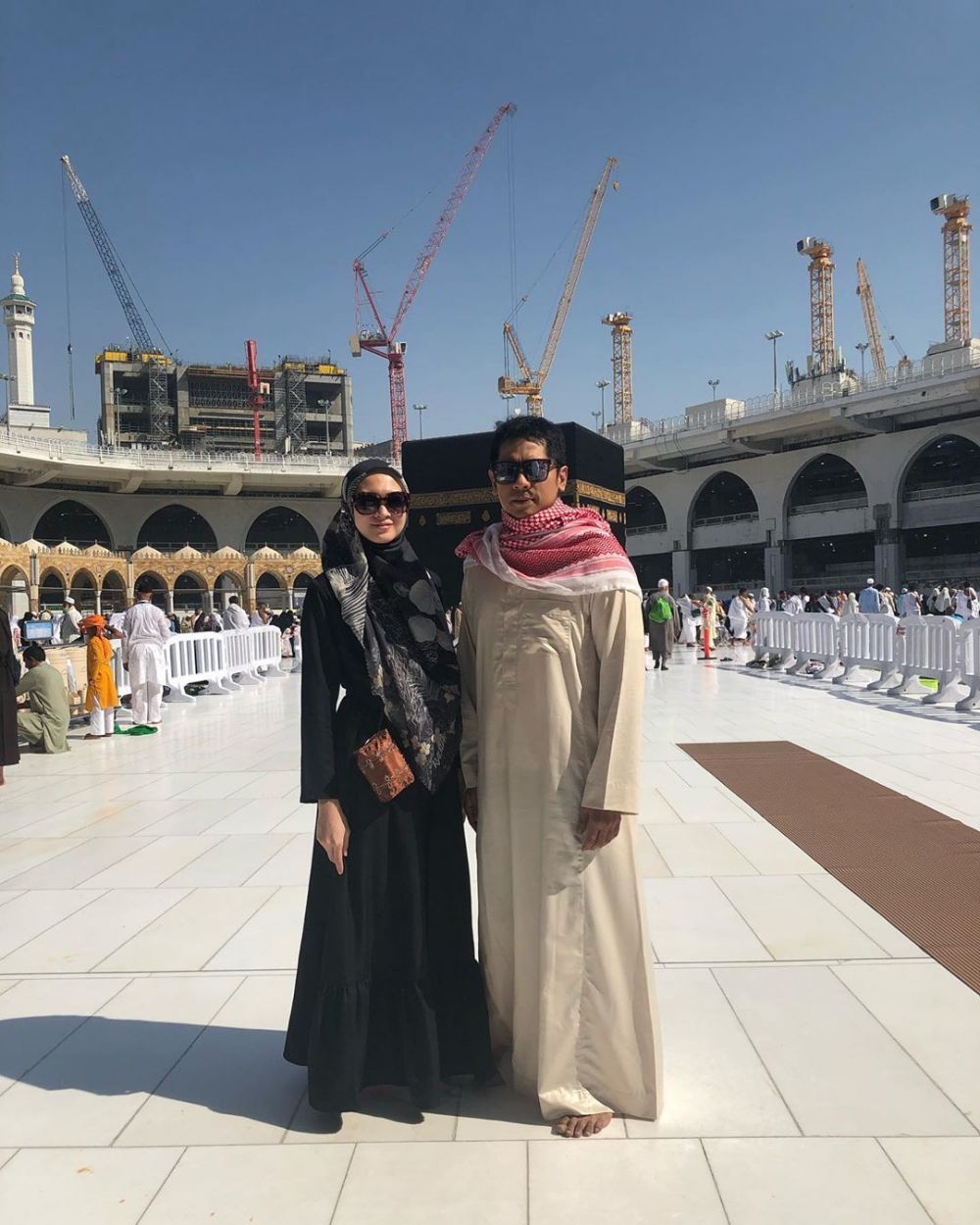 13 Pasangan Artis Yang Umrah Bareng Sepanjang 2019 Syahdu Romantis