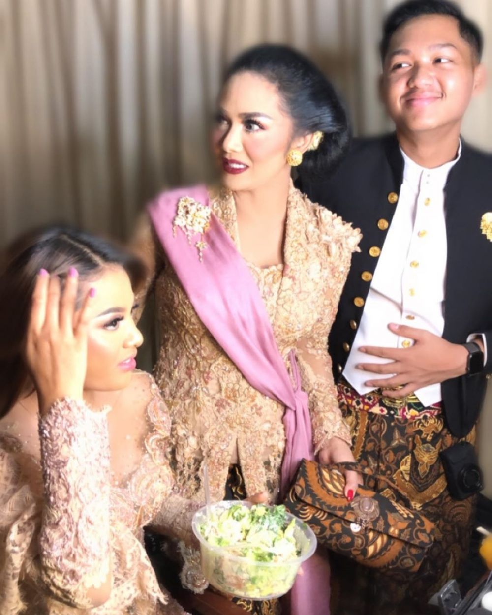 10 Artis Wanita yang Gak Dapat Hak Asuh Anak