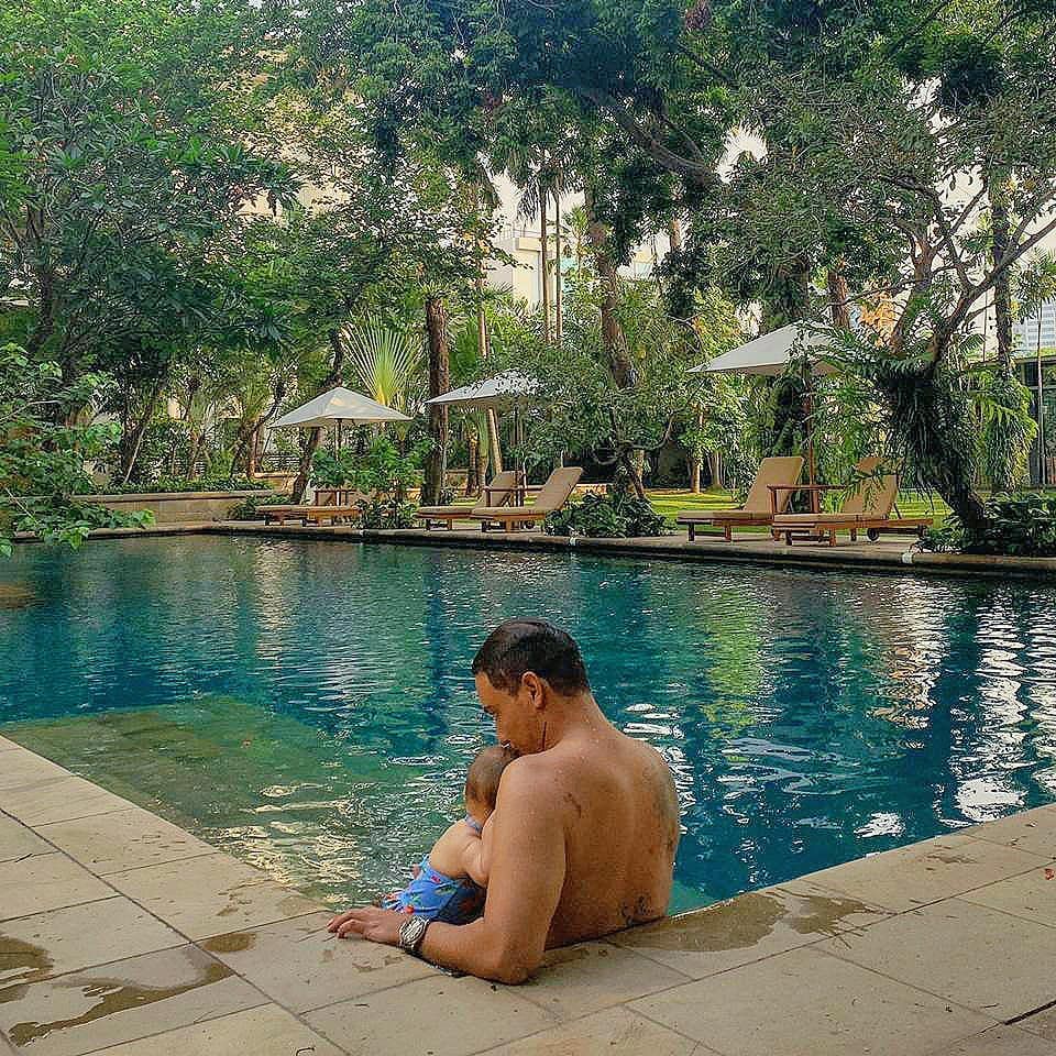 Papa Muda Idaman Netizen, 10 Potret Hamish Daud Bareng Putri Mungilnya