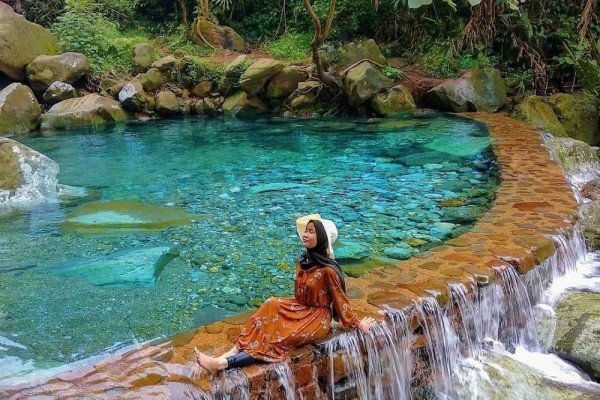 15 Potret Pesona Wisata Air Lembah Tepus Bogor, Alami Nan Menyegarkan!
