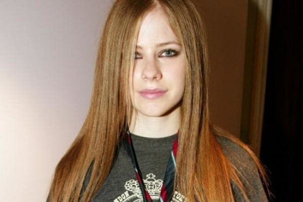 6 Lagu Paling Emosional dari Avril Lavigne, Hati Meleleh