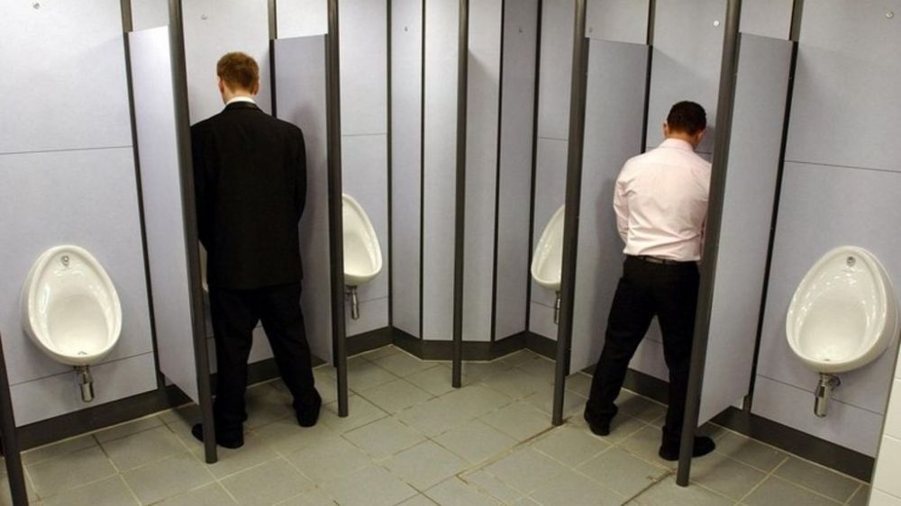 5 Aturan Gak Tertulis yang Wajib Dipatuhi Pengguna Toilet.