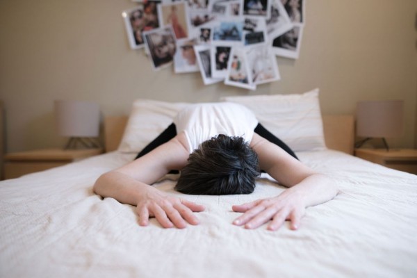 Susah Tidur? 11 Pose Yoga Bantu Kamu Nyenyak di Malam Hari