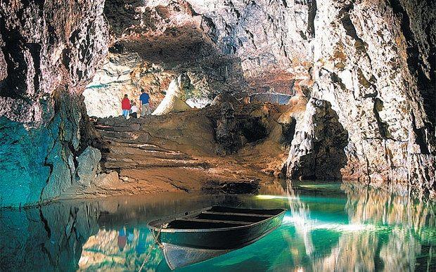 Gua Sampai Rumah Pohon, 5 Tempat Pernikahan Paling Gak Biasa di Dunia