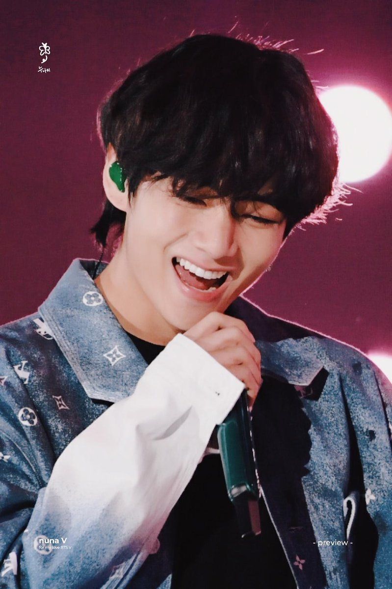 10 Pesona Keren V Bts Dengan Rambut Keriting Di Sbs Gayo Daejeon 2019