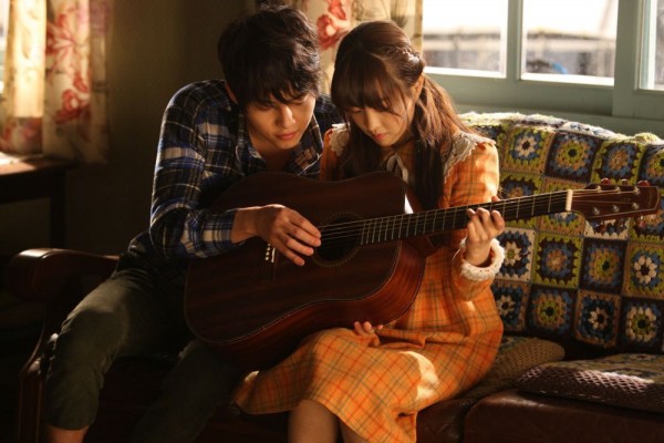 7 Rekomendasi Film Romance Korea yang Cocok Ditonton saat Hujan