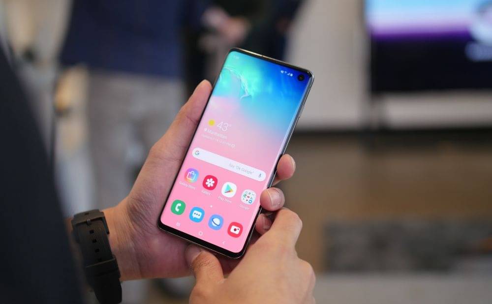 10 Smartphone Berkamera Selfie Terbaik Maret 2020