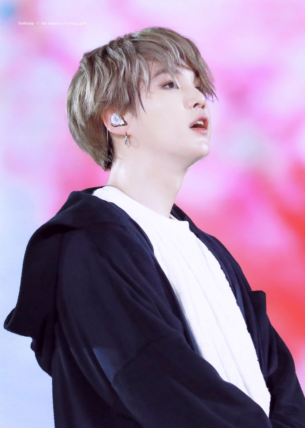 11 Potret Manis Suga BTS Bikin Jatuh Hati