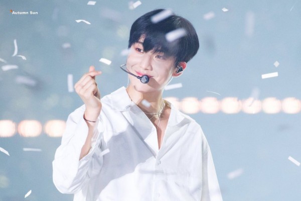 Selalu All-Out! 10 Potret Karismatik Lee Eunsang X1 di Atas Panggung