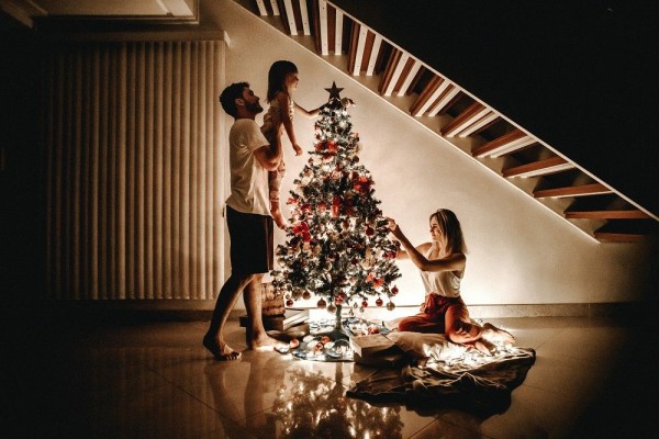 10 Tradisi Perayaan Natal di Dunia, Ada yang Rawat Ikan di Bak Mandi!
