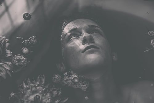5 Khasiat Hebat Mandi Air Hangat, Bagus untuk Kulit Juga Lho!