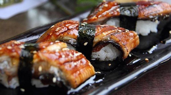 6 Cara Membersihkan Belut untuk Masakan Bebas Amis, Alot, dan Pahit