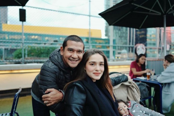 10 Potret Mesra Yasmine Wildblood & Suami, Panutan Pasangan Muda!